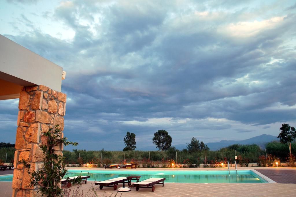 Cavos Fokidos Aparthotel Chiliadou  Exterior photo